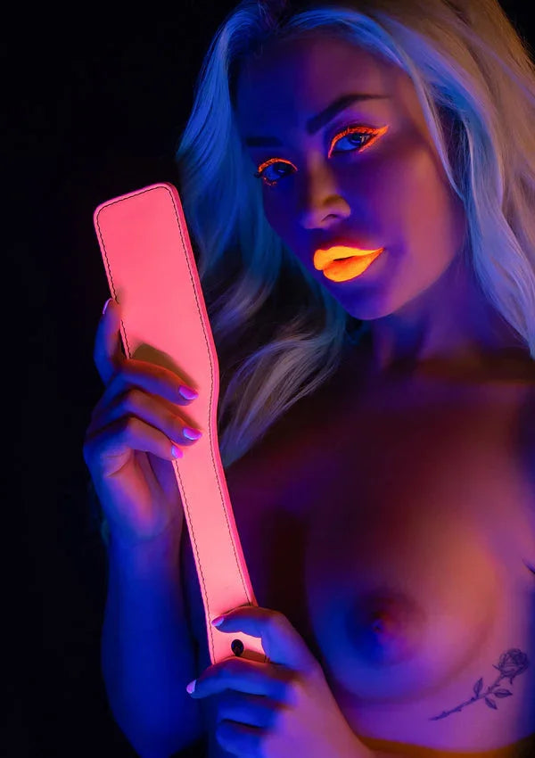 Bestel: Paddle Glow In The Dark by Taboom - bij Happytoys.nl, happytoys.be, Happytoys.ae: erotische sex webshop | liever Happy dan Easy ⭐⭐⭐⭐⭐