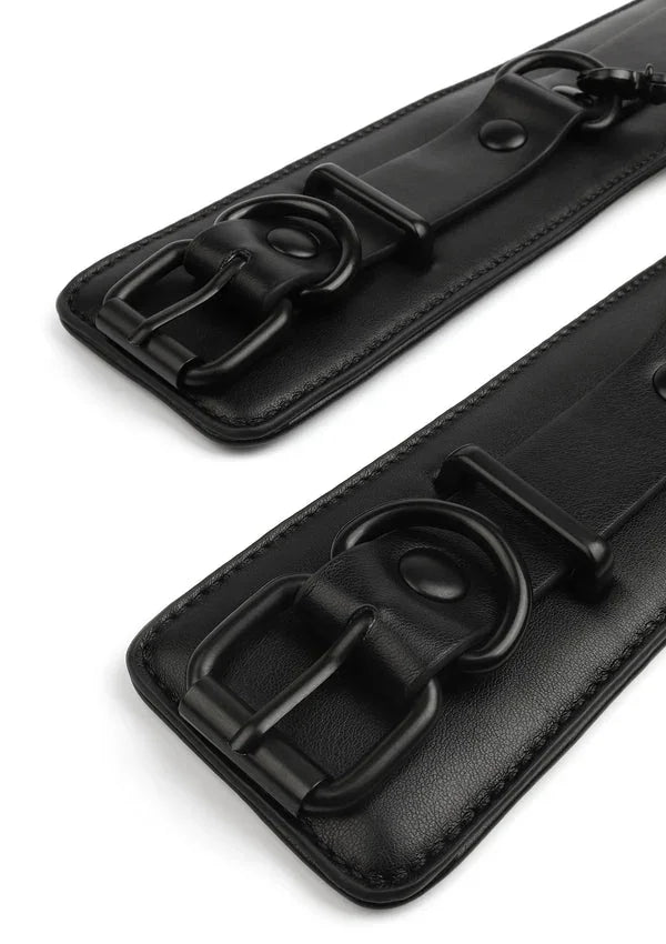 Bestel: Precision Wrist Cuffs by Vantage 8 Avanza - bij Happytoys.nl, happytoys.be, Happytoys.ae: erotische sex webshop | liever Happy dan Easy ⭐⭐⭐⭐⭐