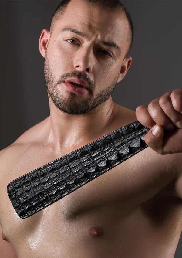 Bestel: Croc - Embossed Paddle by Feros Avanza - bij Happytoys.nl, happytoys.be, Happytoys.ae: erotische sex webshop | liever Happy dan Easy ⭐⭐⭐⭐⭐ - Default Title - 24033 - BLACK