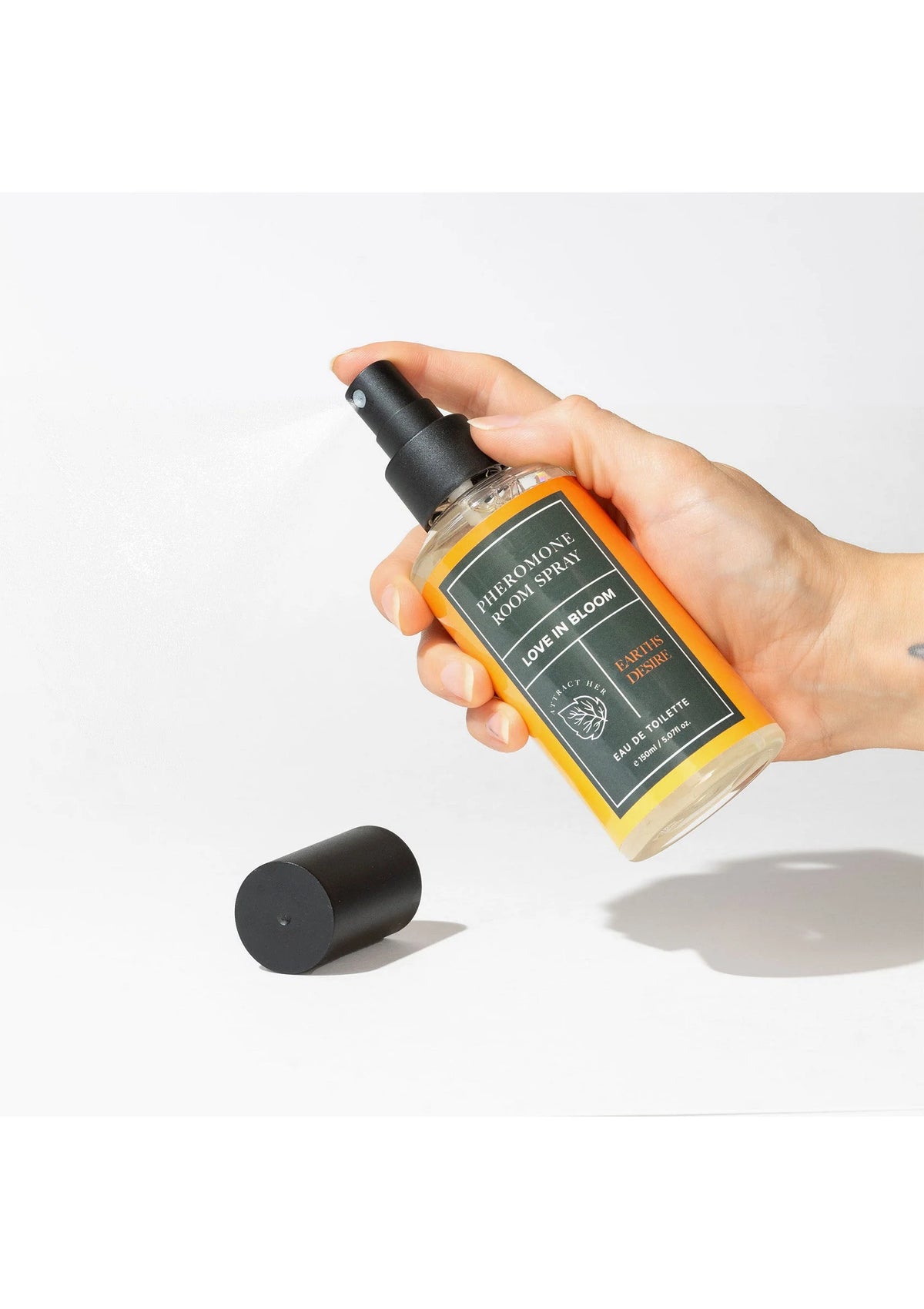 Bestel: Room Phero Attract Her 150 ml by Eye of Love Bloom - bij Happytoys.nl, happytoys.be, Happytoys.ae: erotische sex webshop | liever Happy dan Easy ⭐⭐⭐⭐⭐