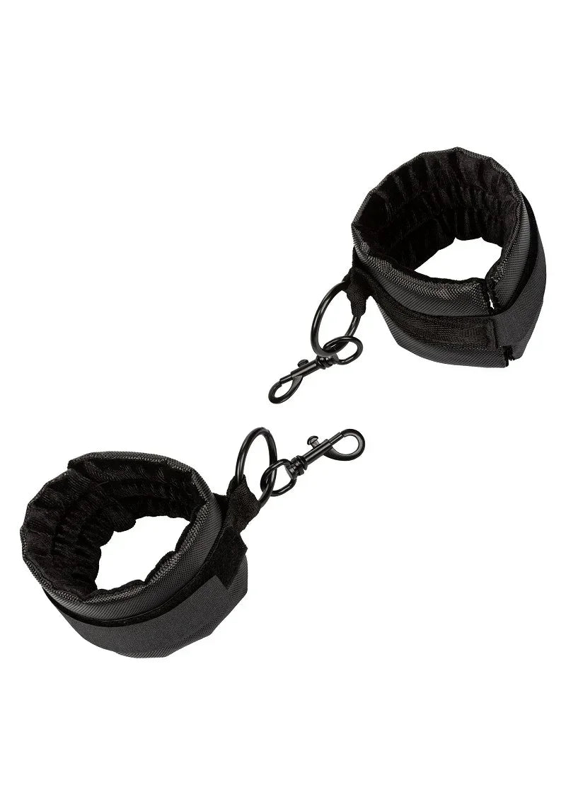 Bestel: Boundless Collar Body Restraint by CalExotics - bij Happytoys.nl, happytoys.be, Happytoys.ae: erotische sex webshop | liever Happy dan Easy ⭐⭐⭐⭐⭐