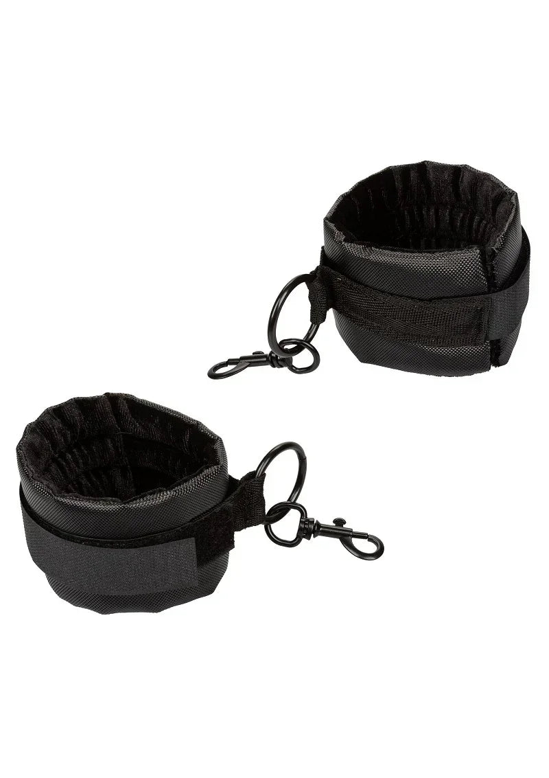 Bestel: Boundless Collar Body Restraint by CalExotics - bij Happytoys.nl, happytoys.be, Happytoys.ae: erotische sex webshop | liever Happy dan Easy ⭐⭐⭐⭐⭐