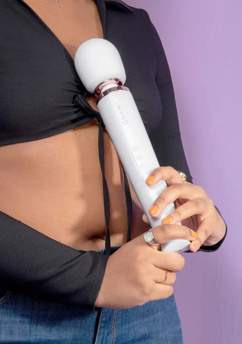 LeWandRechargeableMassager_wit_9 @ Happytoys Sexshop: online sex shop for Feeling Happy & Easy π the erotic store owned by a woman