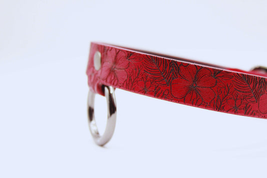 Submissive Collar Red Floral Leather Choker | Discreet Day Collar - Happytoys Sexshop: online sex shop for Feeling Happy & Easy 😊 - Discreet geleverd