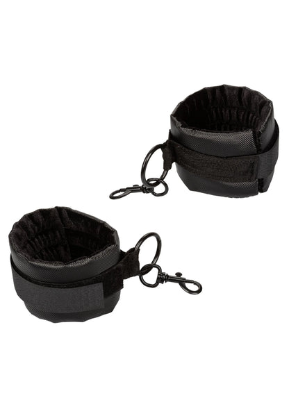 Bestel: Boundless Collar Body Restraint by CalExotics - bij Happytoys: de erotische sex webshop | liever Happy dan Easy ⭐⭐⭐⭐⭐