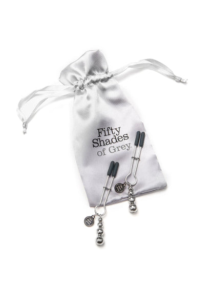 Bestel: The Pinch Adjustable Nipple Clamps by Fifty Shades of Grey - bij Happytoys.nl, happytoys.be, Happytoys.ae: erotische sex webshop | liever Happy dan Easy ⭐⭐⭐⭐⭐