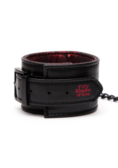 Bestel: Reverse PU Leather Wrist Cuffs by Fifty Shades Of Grey - bij Happytoys.nl, happytoys.be, Happytoys.ae: erotische sex webshop | liever Happy dan Easy ⭐⭐⭐⭐⭐