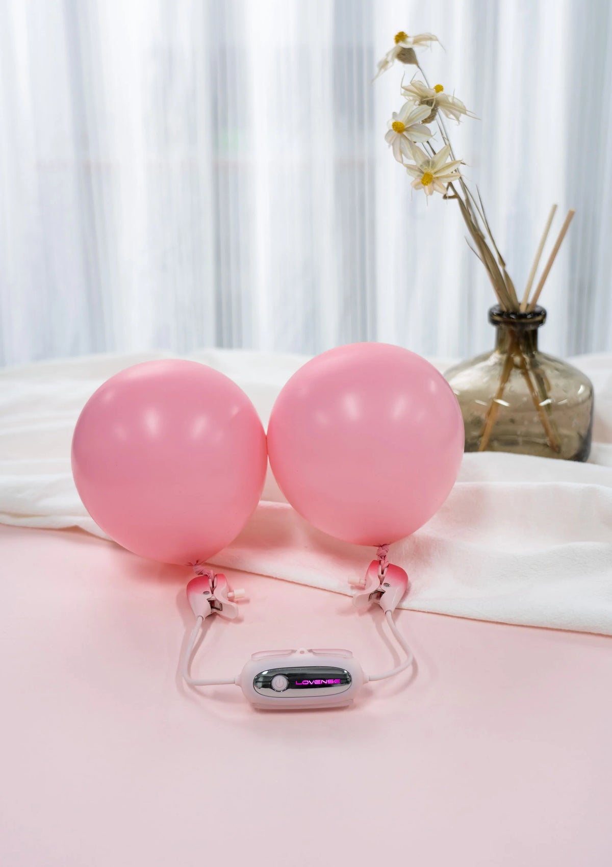 Bestel: Lovense Gemini Nippleclamp - bij Happytoys.nl, happytoys.be, Happytoys.ae: erotische sex webshop | liever Happy dan Easy ⭐⭐⭐⭐⭐