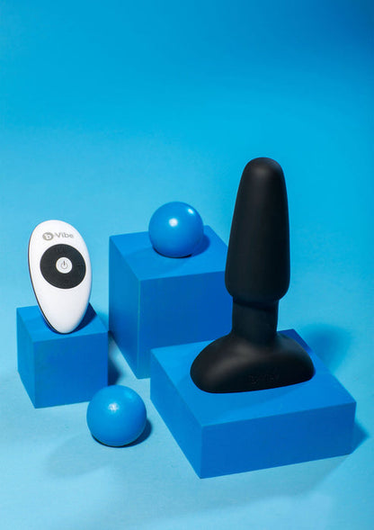 Bestel: Rimming Plug 2 with remote control by B - Vibe - bij Happytoys: de erotische sex webshop | liever Happy dan Easy ⭐⭐⭐⭐⭐