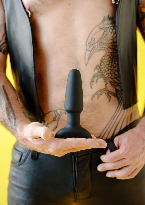 Bestel: Rimming Plug 2 with remote control by B - Vibe - bij Happytoys: de erotische sex webshop | liever Happy dan Easy ⭐⭐⭐⭐⭐
