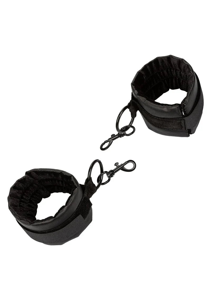 ♂ ♀ CalExotics Boundless Collar Body Restraint - Happytoys Sexshop: Toys for Feeling Happy & Easy 😊 - Discreet geleverd