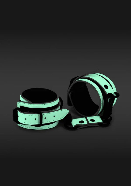 GLO Bondage Wrist Cuff by NS Novelties - Happytoys Sexshop: online sex shop for Feeling Happy & Easy 😊 - Discreet geleverd