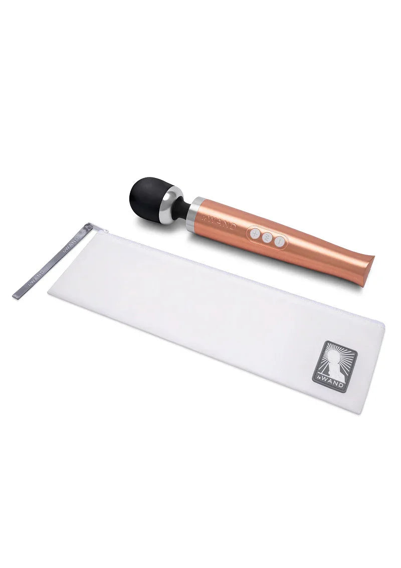 Die Cast Rechargeable Vibrating Massager (rose gold) by Le Wand - Happytoys Sexshop: Toys for Feeling Happy & Easy 😊 - Discreet geleverd