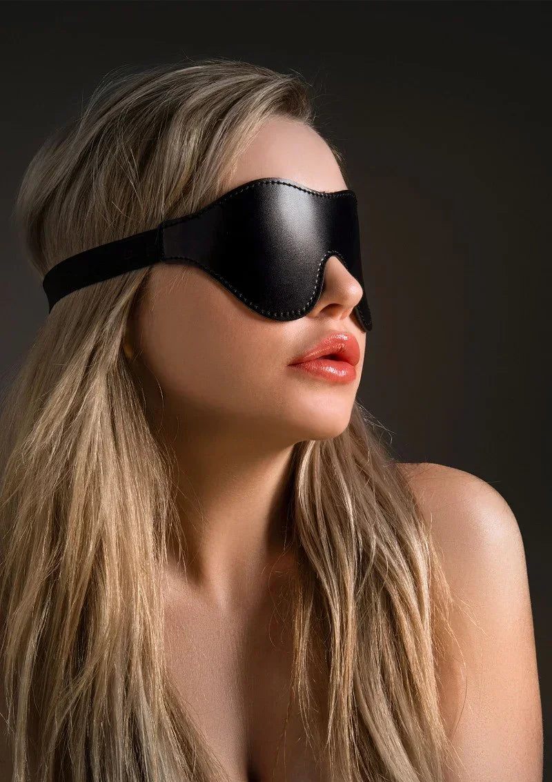 Bondage Essentials Intense Dark Blindfold @ Taboom - Happytoys Sexshop: online sex shop for Feeling Happy & Easy 😊 - Discreet geleverd