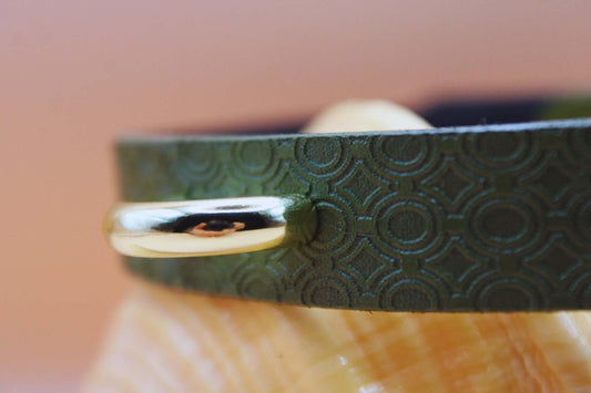 Elegant BDSM Collar Green Day Leather Choker Collar for Petplay - Happytoys Sexshop: online sex shop for Feeling Happy & Easy 😊 - Discreet geleverd