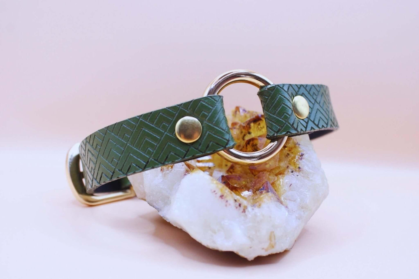 Submissive Collar Geometric O-Ring Leather Slave Collar, BDSM Choker - Happytoys Sexshop: online sex shop for Feeling Happy & Easy 😊 - Discreet geleverd