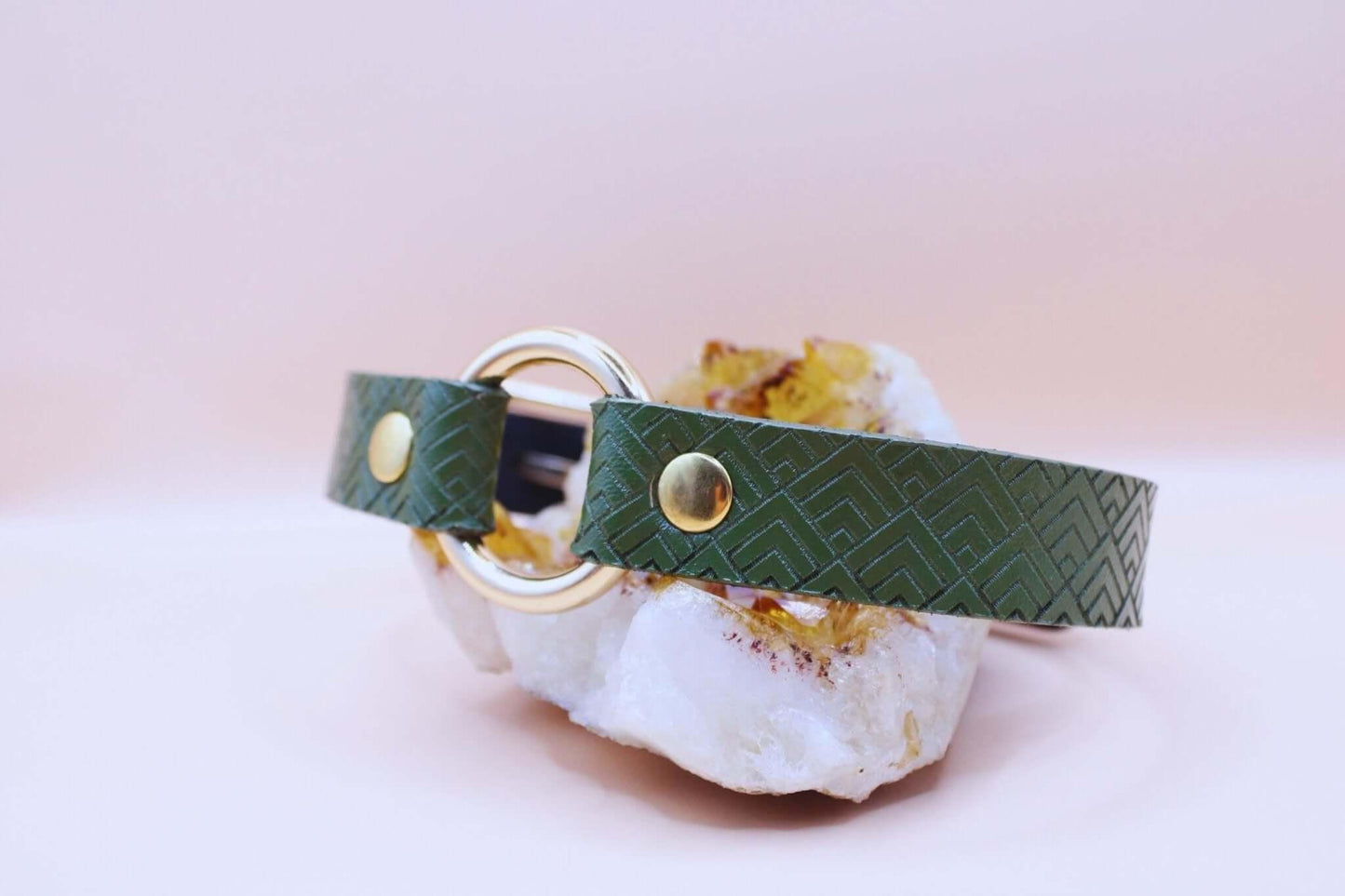 Submissive Collar Geometric O-Ring Leather Slave Collar, BDSM Choker - Happytoys Sexshop: online sex shop for Feeling Happy & Easy 😊 - Discreet geleverd